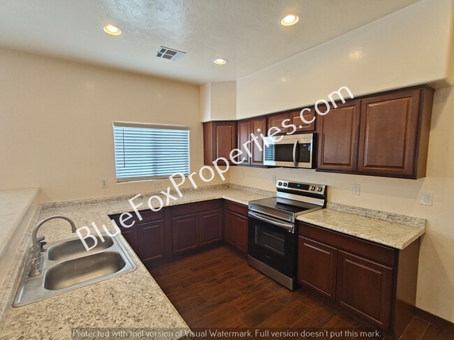 Building Photo - 6621 S De Concini Dr