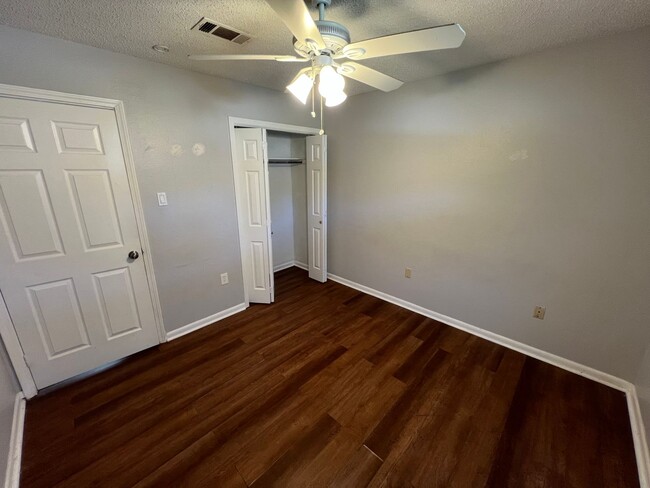 Building Photo - 3 bedroom, 2 bathroom home in Baton Rouge,...