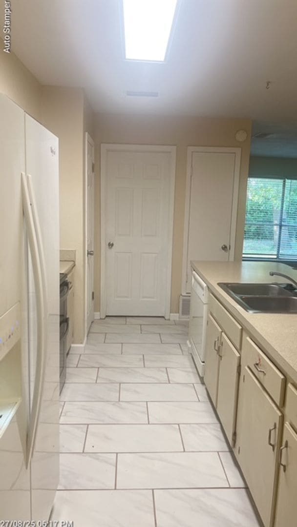 Building Photo - 421 Stonecreek Dr