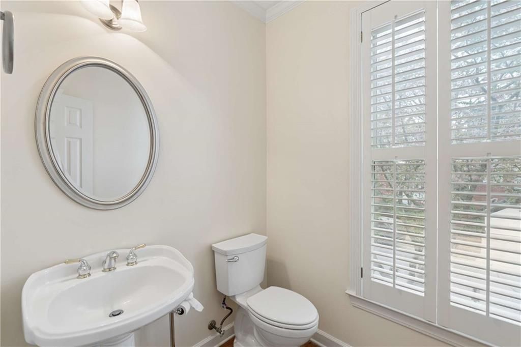 Building Photo - 610 Vinings Estates Dr SE