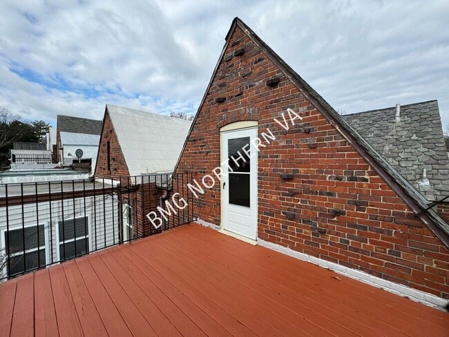 Building Photo - 4412 Volta Pl NW