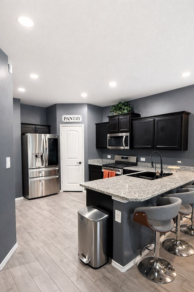 Building Photo - 2027 Ebbets Dr