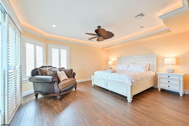 Building Photo - 400 17th St S