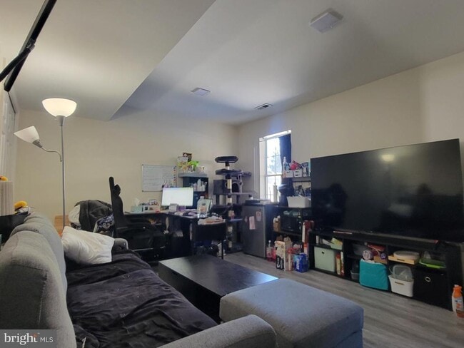 Building Photo - 44120 Mistletoe Terrace