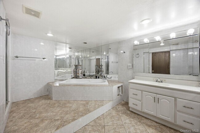 Building Photo - 1 Bridle Path Dr