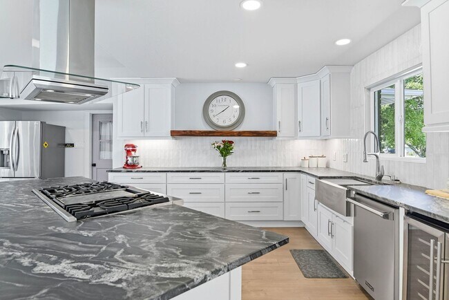 Building Photo - Home for Rent