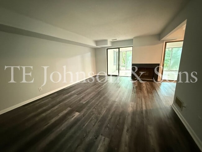 Building Photo - Cozy & Stylish 2BR Home with Fireplace, Su...