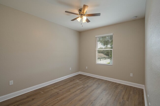 Building Photo - 1047 Oak Hammock