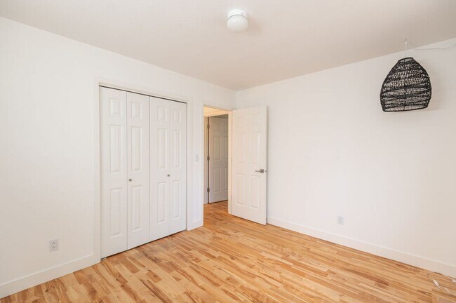 Building Photo - Quintessential Bend Living - 3 Bed | 2 Bat...
