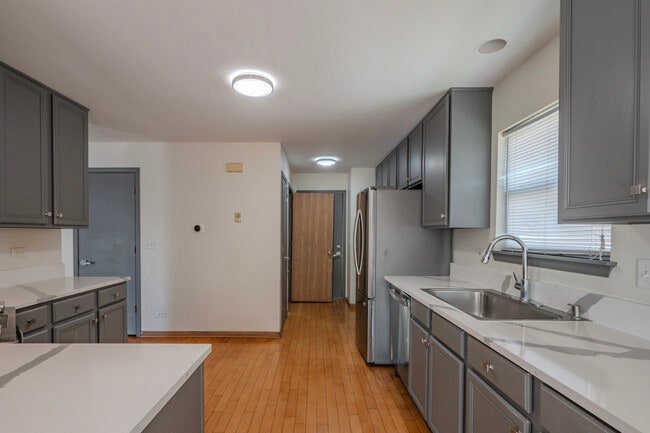 Building Photo - 823 Park Bluff Cir