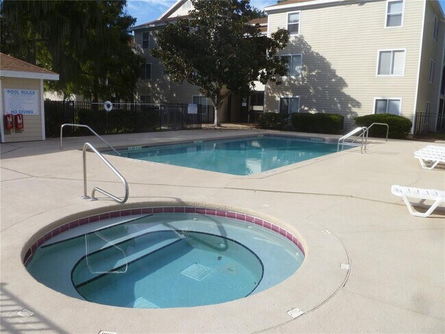 Building Photo - 3800 SW 20th Ave