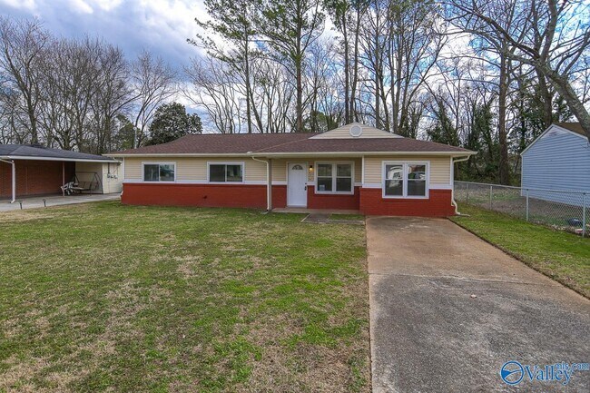 Building Photo - 2423 Medaris Rd NW