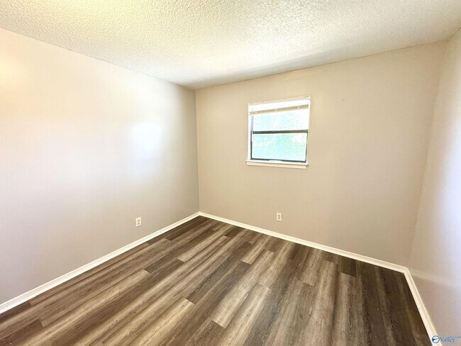 Building Photo - 102 Jodi Dr