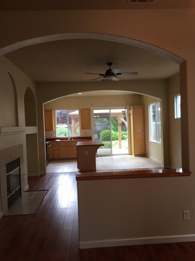 Family room, looking into kitchen - 6461 Cormorant Cir