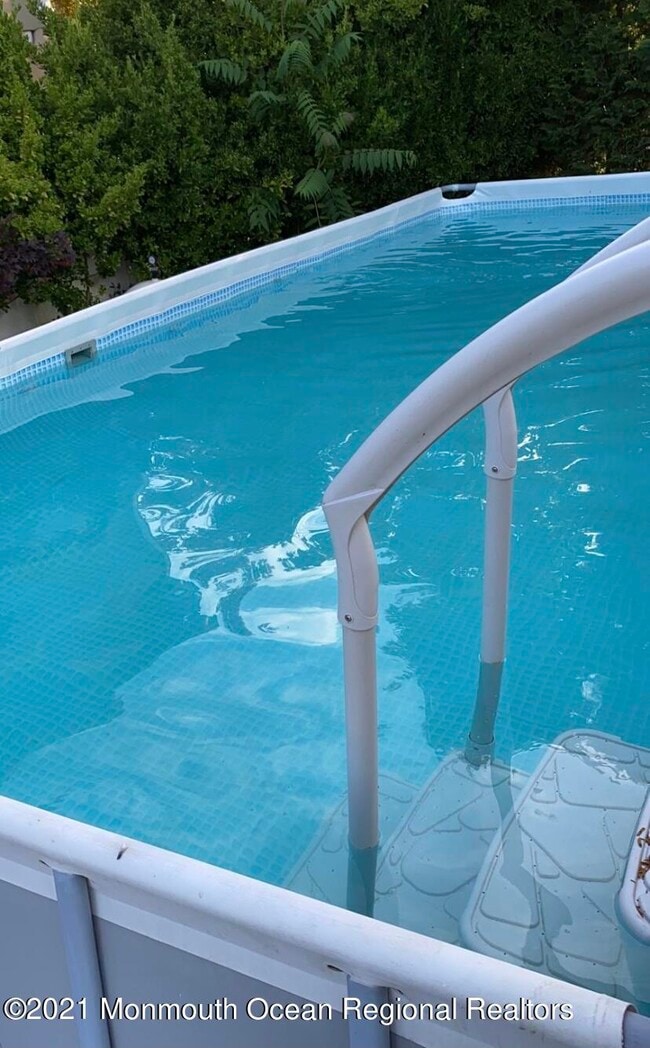 Building Photo - 975 Norwood Ave