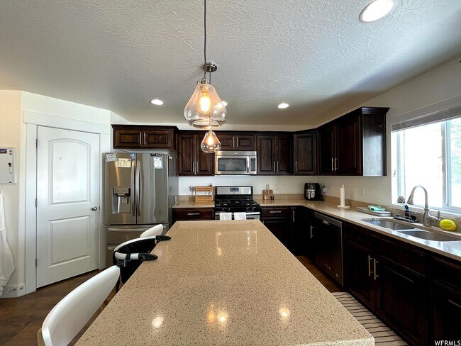 Building Photo - 616 W 4050 N