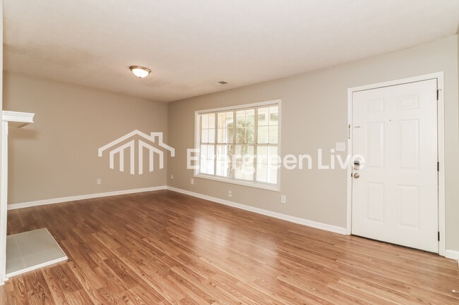 Building Photo - 4947 Farmstead Ct NE