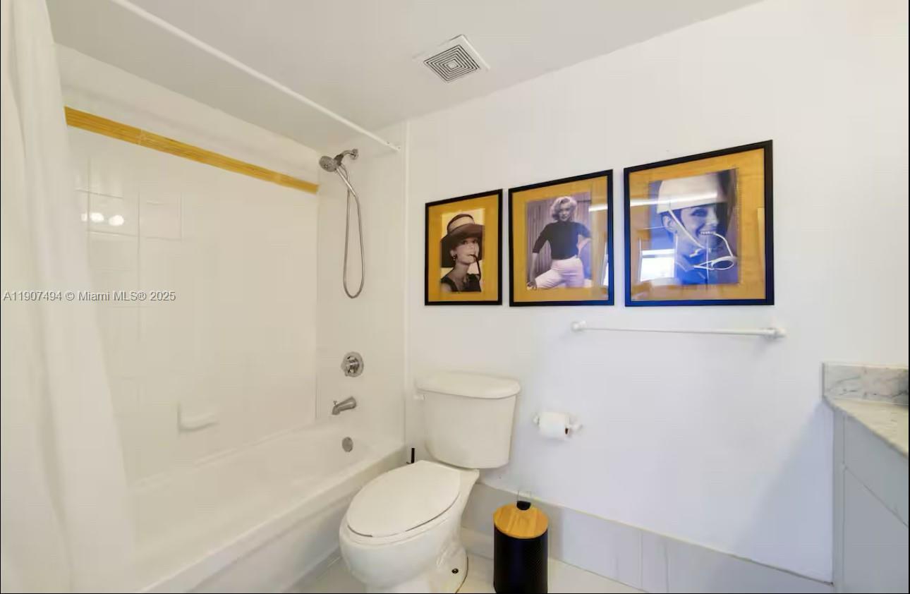 Building Photo - 1200 Brickell Bay Dr