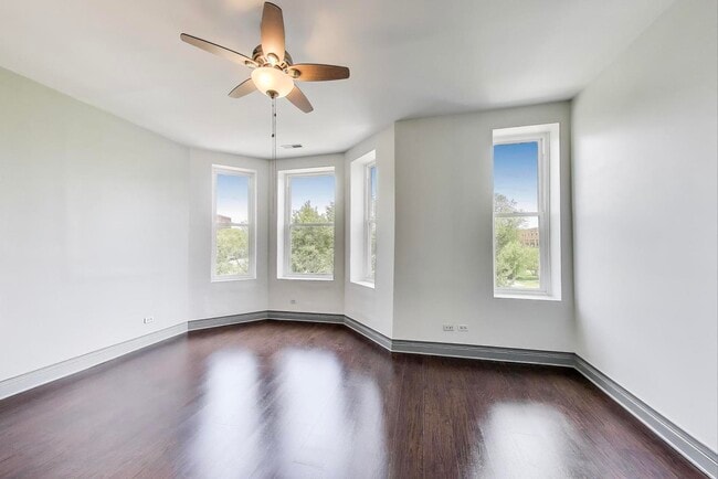 Building Photo - 737 E 50th St