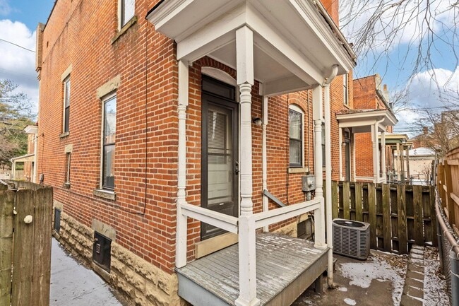 Building Photo - 726 Kerr St