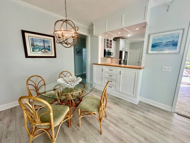 Building Photo - Gorgeous Updated Three Bedroom Home in Sun...