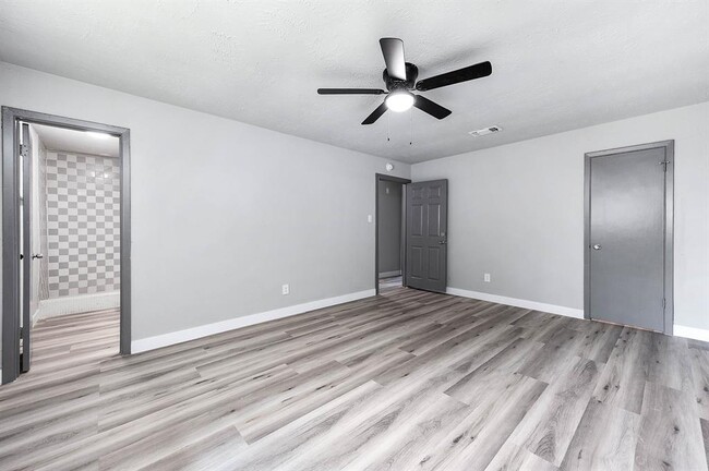 Building Photo - 519 Fawnwood Dr