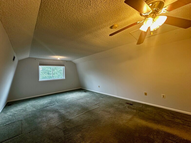 Building Photo - 99 Thoreau Dr
