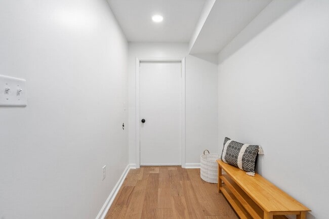 Building Photo - Beautifully Renovated 5 Bed/3 Bath Farmhouse in Upper St. Clair - Available Early June!