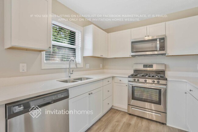 Building Photo - 10 Porter Cir