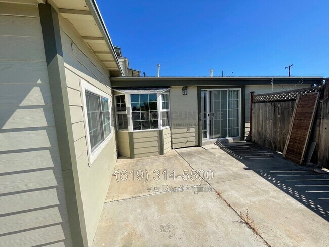 Building Photo - 2430 Bartel St