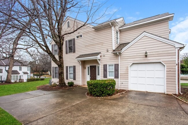 Building Photo - Charlotte -  3 bedroom 2.5 bath Townhome - Davis Lake Community