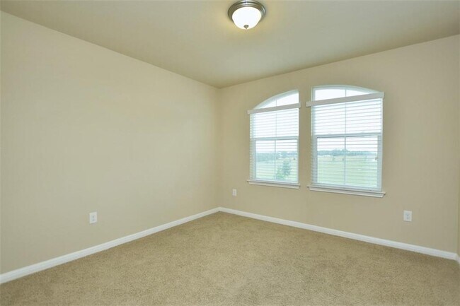 Building Photo - 517 Katmai Cir
