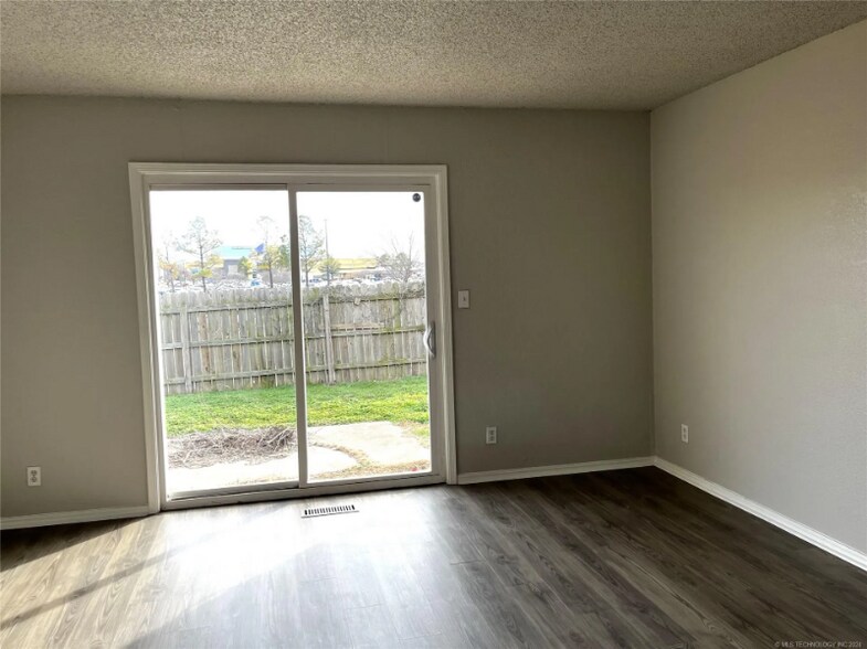 Building Photo - 8304 E 65th Pl