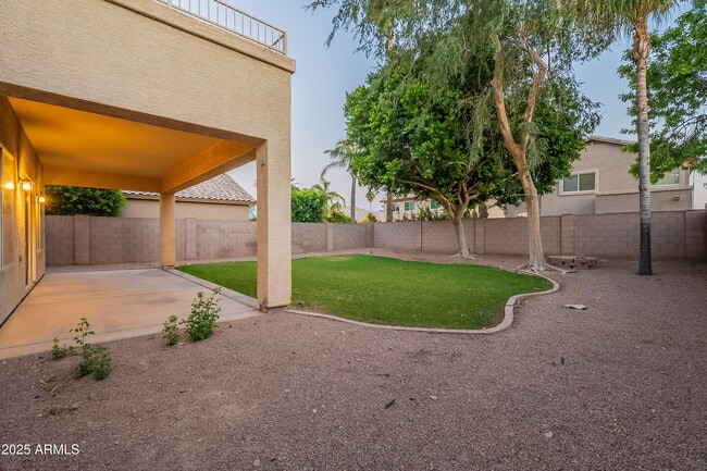 Building Photo - 2421 W Indigo Dr