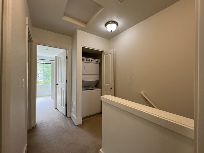 Building Photo - 2 Bedroom 2.5 Bathroom with 2 Tandem Car garage ~ Convenient Cedar Mill Location Near St. Vincent...