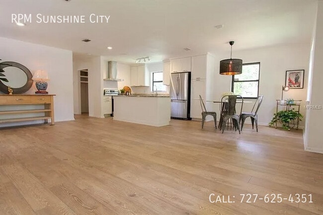 Building Photo - 1301 E Cayuga St