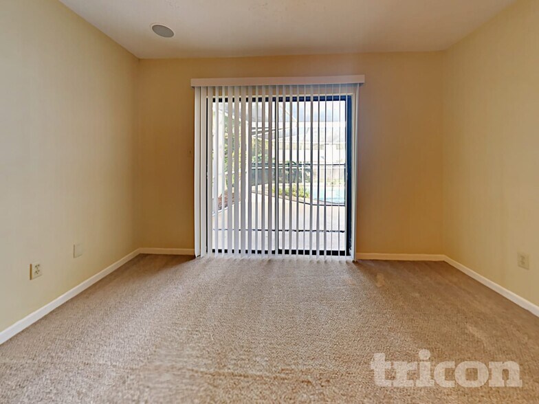 Building Photo - 610 Oakmoss Dr