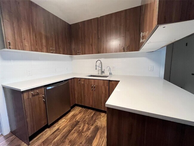Building Photo - 1708 Windoak Dr
