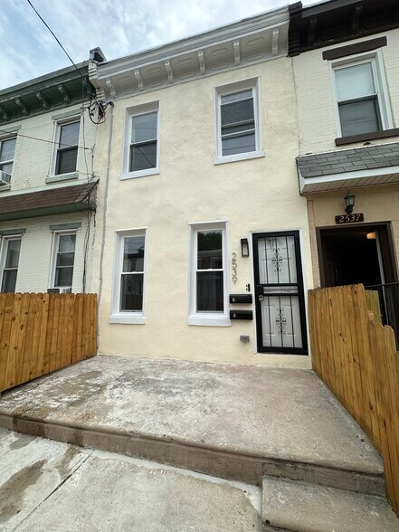 Building Photo - 2539 N Marshall St