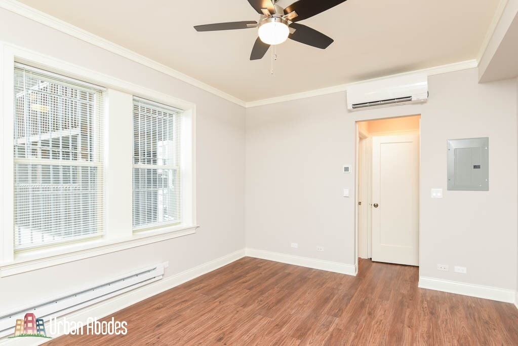 Building Photo - 645 W Wrightwood Ave