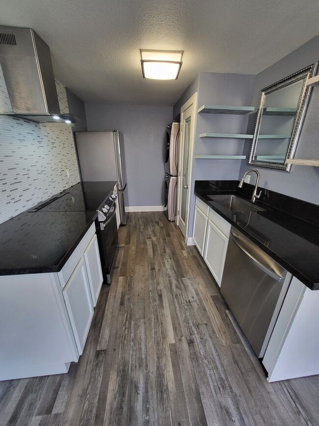 Primary Photo - 3410 Woodside Dr