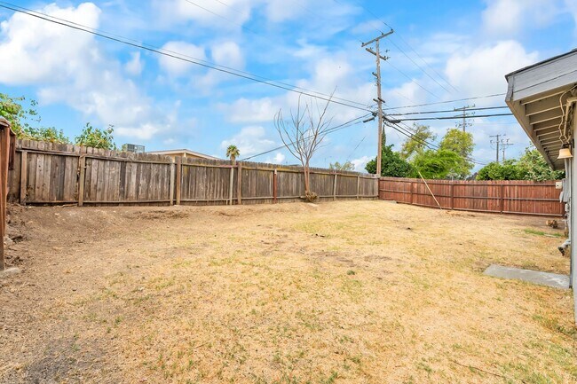 Building Photo - 6429 Stoneman Dr