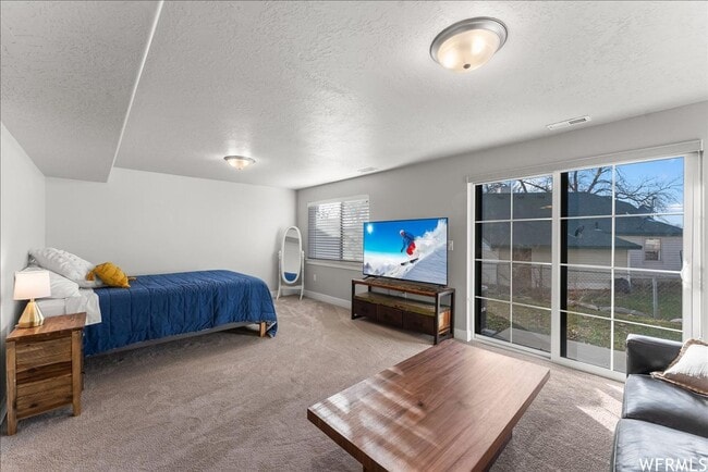Building Photo - BEAUTIFUL TOWNHOUSE W 2 CAR GARAGE ATTACHED