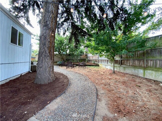 Building Photo - Charming 2 Bed 1 Bath in Hillman City!