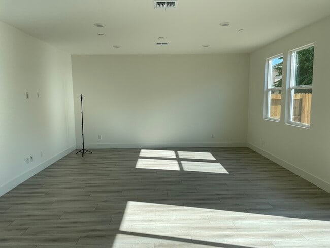 Building Photo - 16333 Malibu Dr