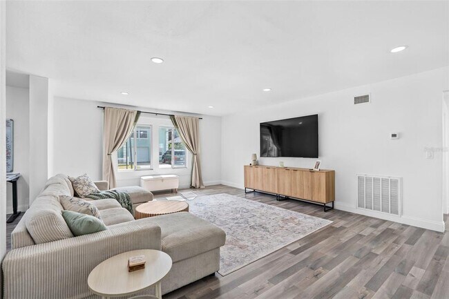 Building Photo - 2201 50th Ave N