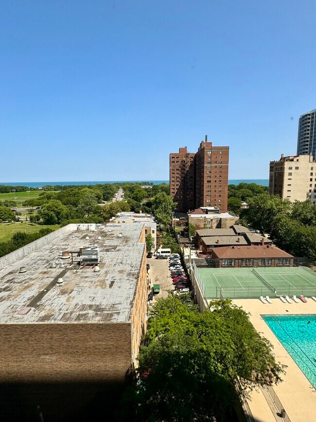Building Photo - 4343 N Clarendon Ave