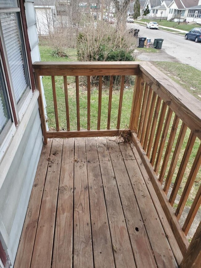 Building Photo - 1156 E Fox St