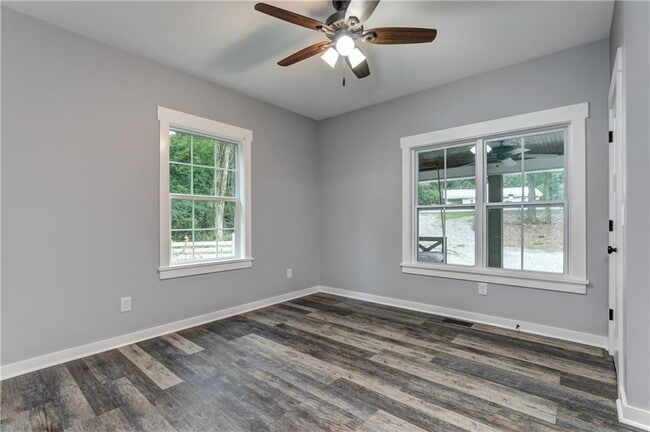 Building Photo - 623 Sweetwater Creek Dr