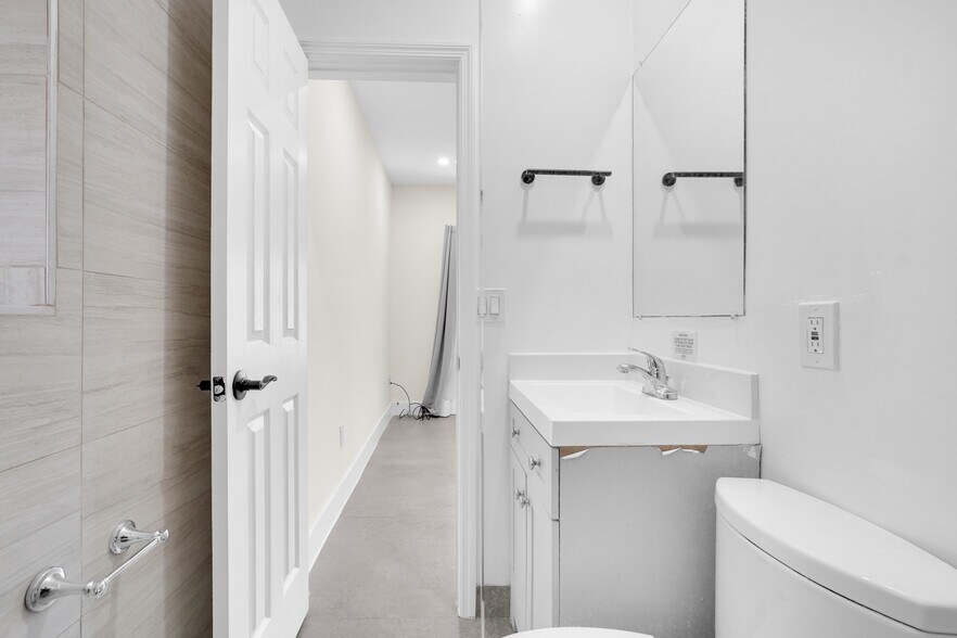 Building Photo - 52 NW 47th Ter